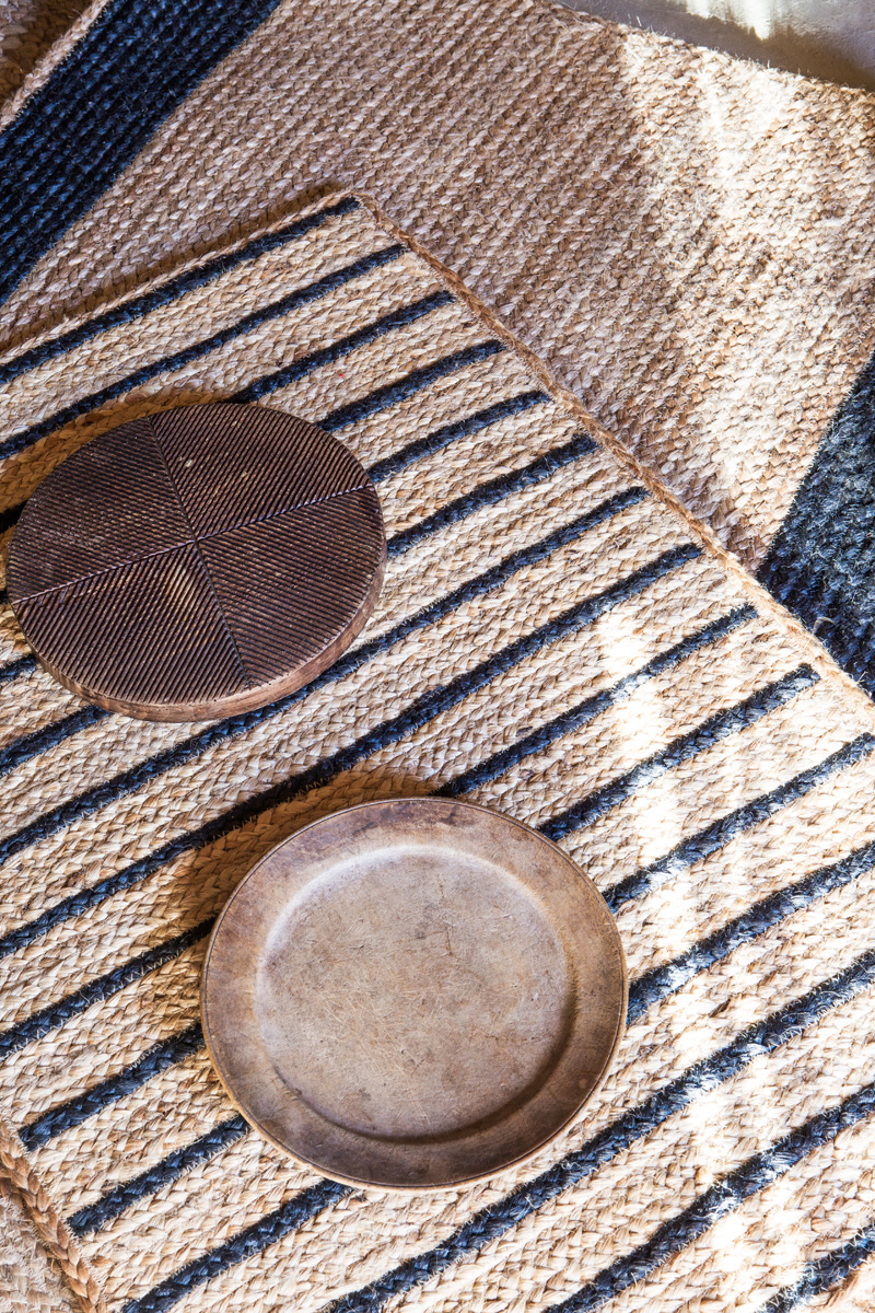 detalle de los diseños de las alfombras naturales de gancedo hechas de yute