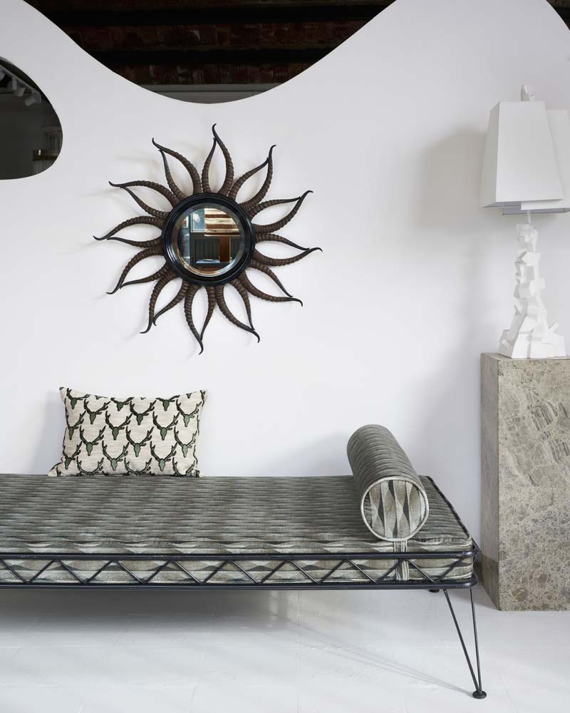 sofá tapizado con la colección Canigou, de Serge Castella para Gancedo